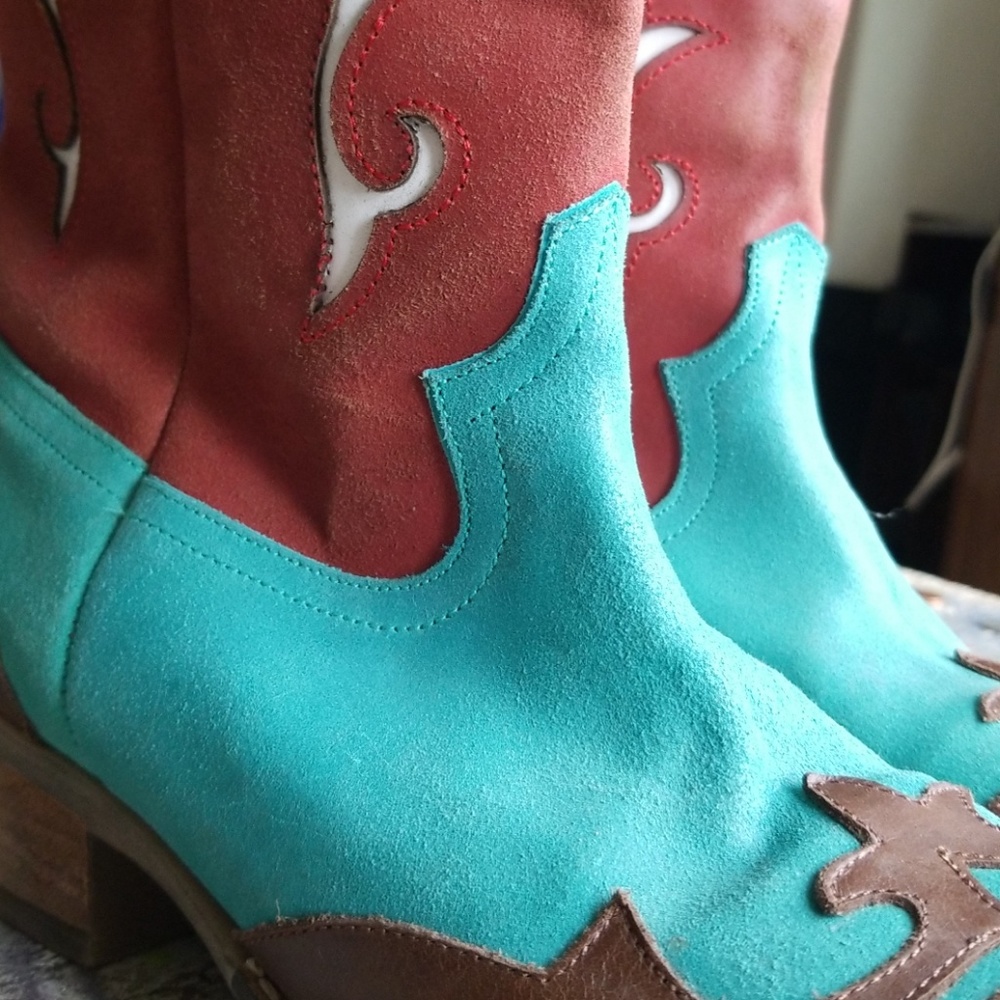 Cowgirl boots - Picture 1 of 3